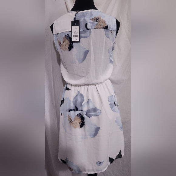 Dynamite dress - Picture 2 of 4